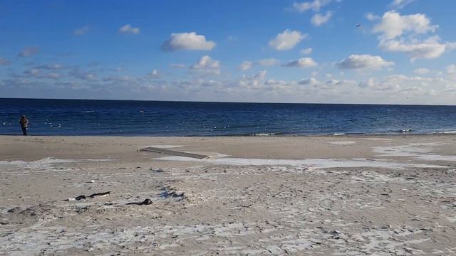Одесса. У ЧЁРНОГО МОРЯ! ПЛЯЖ ДВА ШАРА! смотреть онлайн