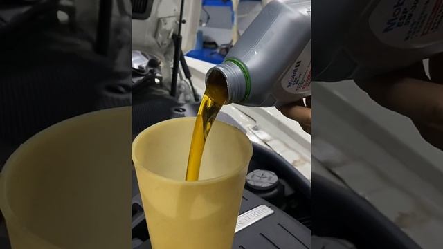 Bentley Continental Maintenance Service Process | Oil Change. смотреть онлайн