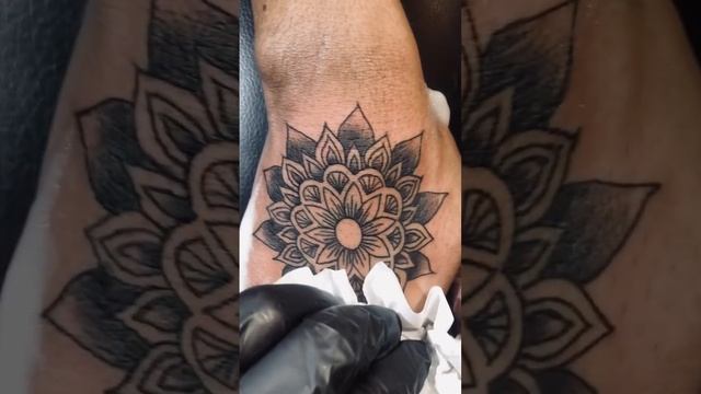 Mandala tattoo | viral #shortsviral #tattoo #tattooartist смотреть онлайн