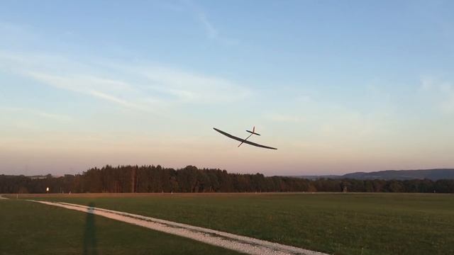 IMPOSSIBLE?? - Loopings out of a handlaunch - Crash? - Xplorer 3 F3J Funfly Julian Benz смотреть онлайн