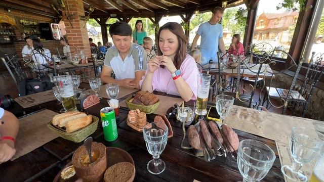 Обед с друзьями в ресторане в парке Сула , Беларусь . 14 августа 2024