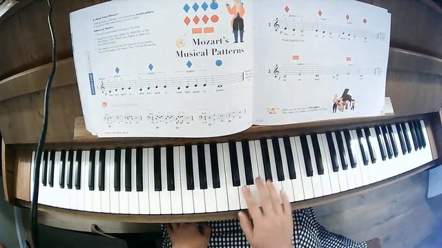 Pg. 24-25 Mozart's Musical Patterns CD смотреть онлайн