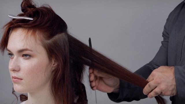 Очень объёмная укладка на тонких волосах с помощью утюжка Dyson Corrale смотреть онлайн