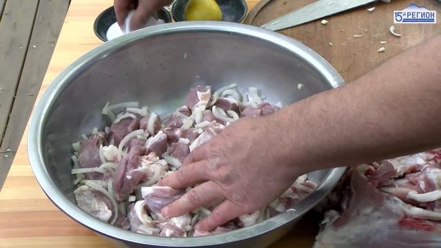 Одно из популярных блюд Кавказской кухни -физонаг, что в переводе означает «шашлык» "Вкусный регион смотреть онлайн