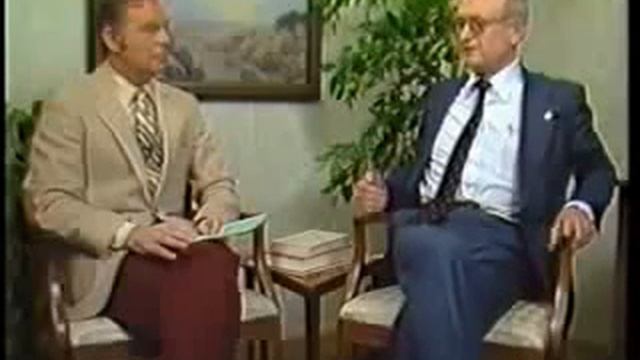 Brainwashing Citizens of Enemy Nation -- Yuri Alexandrovich Bezmenov (Ex-KGB Operative) смотреть онлайн