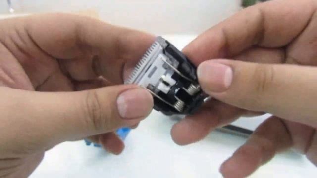 This Is How To Remove & Clean Any Trimmer Blade смотреть онлайн