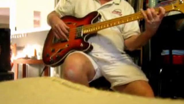 FENDER STARCASTER BASS смотреть онлайн