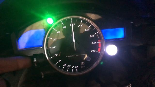 Yamaha YZF R1 2004 RN12 "Телепортатор" Настройка блинкера и яркости приборной панели. смотреть онлайн