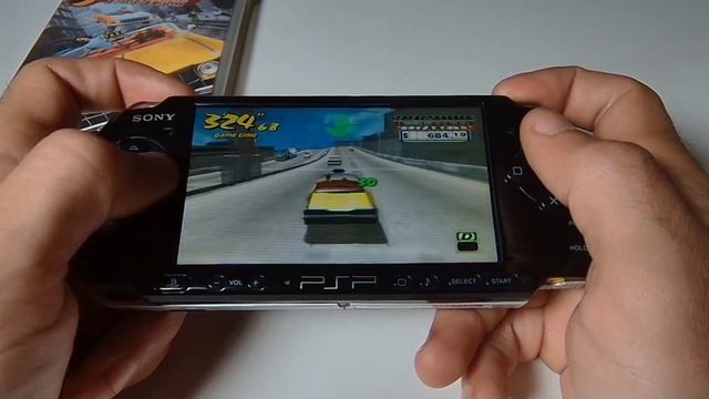 Gramy na PSP I Crazy Taxi: Fare Wars смотреть онлайн