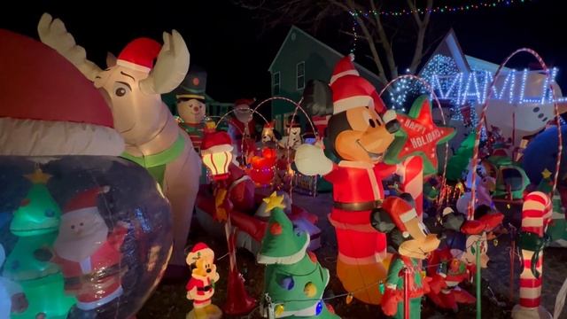 Что творится около домов американцев перед Рождеством . Это невероятно ! смотреть онлайн