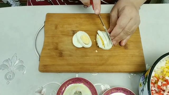 Крабовый салат. Очень вкусный и нежный салат. Crab salad.Delicious and tender salad. смотреть онлайн