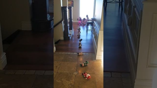 Today's morning game in pajamas | A long trail of stuffed animals in the hallway | Aryana & Adelina смотреть онлайн