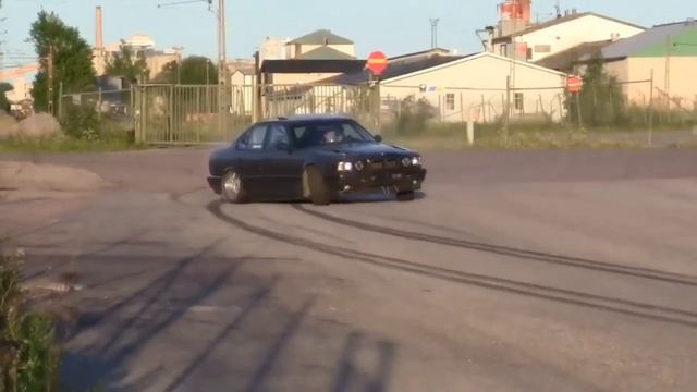 Дрифт на бмв м5 е34 смотреть онлайн