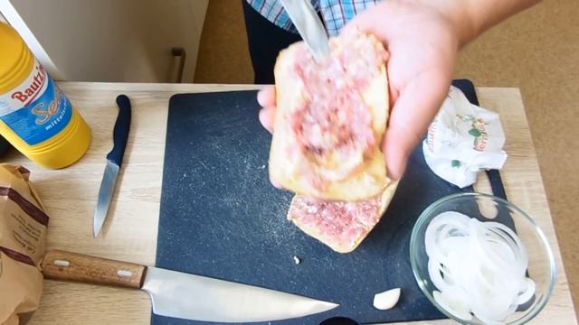 национальное блюдо немцев Сырой фарш с булочками смотреть онлайн