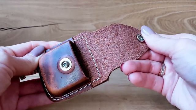 Чехол для зажигалки Zippo LPLB коричневый (петля) Видео обзор podarki-odessa.com смотреть онлайн