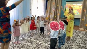 Танец «Топ-топ, ручки в бок»