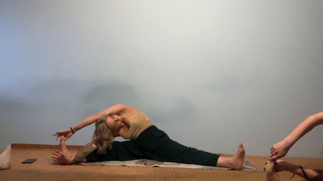 Evening yoga routine/ Вечерняя йога. Звучание+асаны+медитация. смотреть онлайн