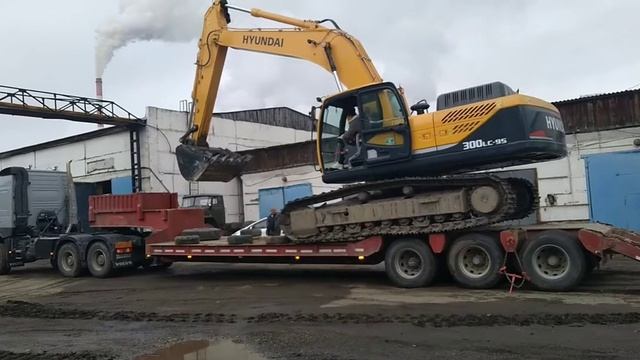 ЗАЕЗД НА ТРАЛ ЭКСКАВАТОР HYUNDAI 300LR-9S Loading A New Hyundai 300 Excavator Onto A Trawl