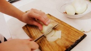 Перловая каша с поджаркой. Перловка. Перловая каша. Быстрая еда. Каша с салатом.