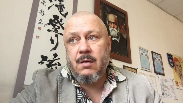 В воздухе пахло землей... как и сейчас смотреть онлайн