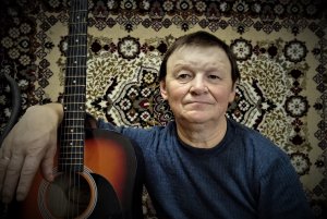 «А на кладбище всё спокойненько»  песня под гитару