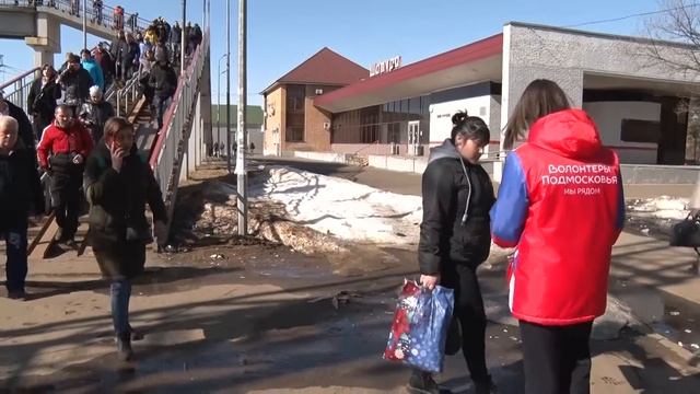 Шатурские волонтеры раздали листовки пассажирам станции "Шатура" смотреть онлайн