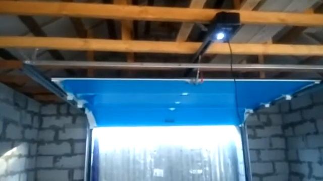 Секционные ворота серии RSD01 с потолочным приводом SE-800 сразу после монтажа смотреть онлайн