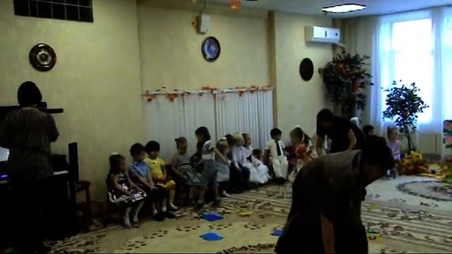 2013.10.08 Осенний утренник 2-я младшая группа (часть 2) смотреть онлайн