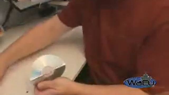 Держатель бумаг из CD дисков смотреть онлайн