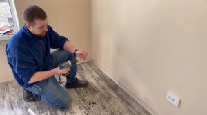 Как установить плинтус ??? Быстрый монтаж...