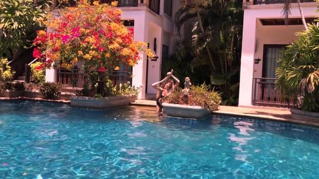 Workout Stretching In The Pool. Oversplits Training.