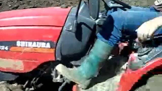 Вспашка трактором Shibaura ST 324 смотреть онлайн