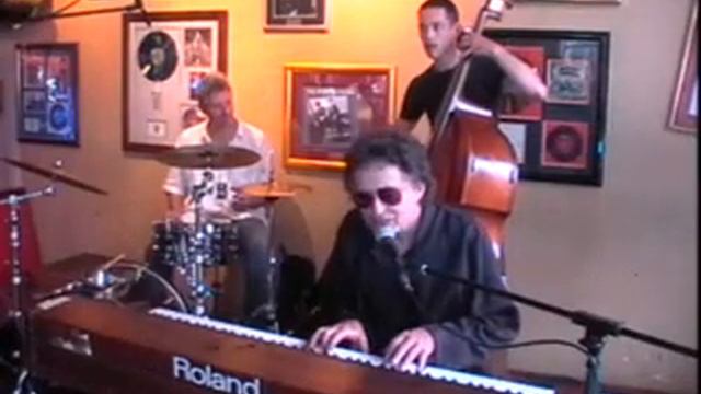 DAVID BENTLEY TRIO @ BELUSHI'S TWO SONGS смотреть онлайн