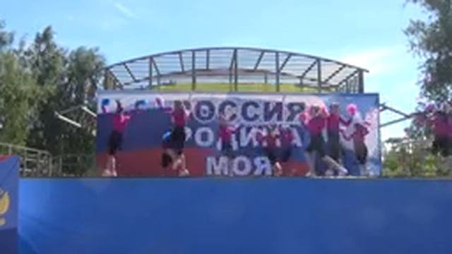 Зажги, Россия! Зажги, страна! ЗАЖИГАТЕЛЬНЫЙ ФЛЕШМОБ КО ДНЮ РОССИИ Студия моды «Дейли», г. Тихвин смотреть онлайн
