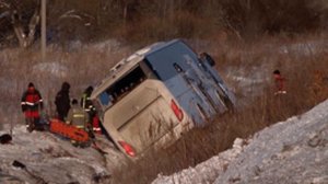 Женщина с двумя детьми попала под колеса автомобиля в Саратове