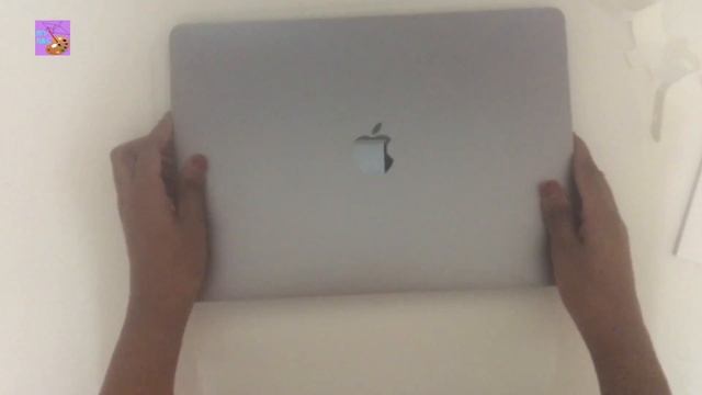 2018 13" MacBook Pro w/ Touch Bar | Unboxing смотреть онлайн