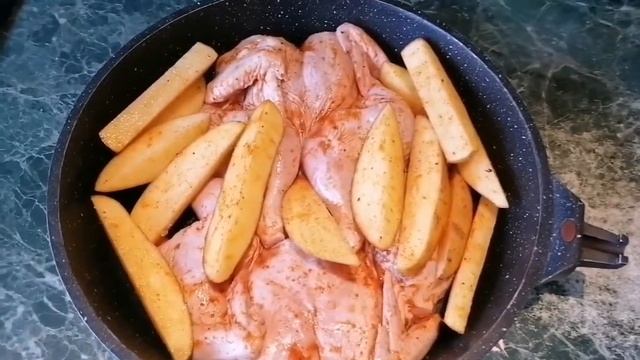 Даваёшь побольше первака под цыплята-табака, да ещё и с картошкой по-деревенски ? смотреть онлайн