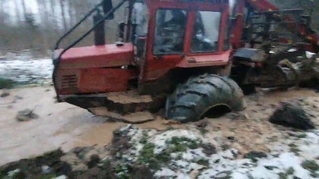 Лесовоз мтз 4 х4. Заезд в Делянку. смотреть онлайн