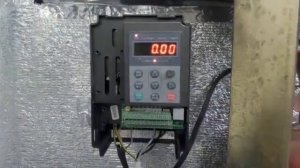 Частотник 220 на 380 вольт 2.2 квт на стенде для правки дисков Титан ALU Компакт