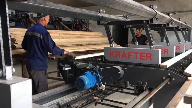 Торцовочный станок проходного типа KRAFTER MCC. Процесс подачи пиломатериала на поточную линию смотреть онлайн