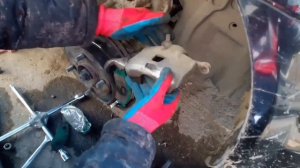 Как поменять тормозные колодки на ниссан альмера классик