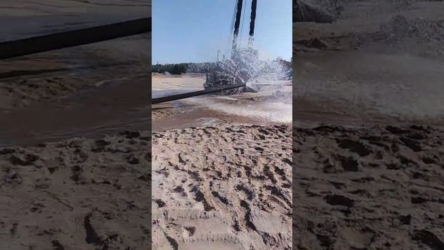 Красивые брызги воды солнечным днём смотреть онлайн