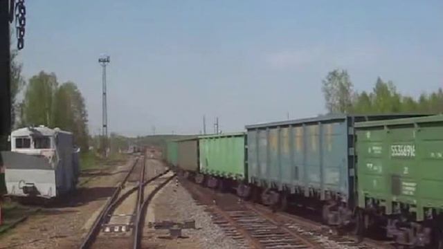 Departure of a small cargo train. ЧМЭ-3 и грузовой составчик смотреть онлайн