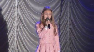 Подгорная Таисия "Пони девочек катает" - слова Юнны Мориц, музыка Сергея Никитина.