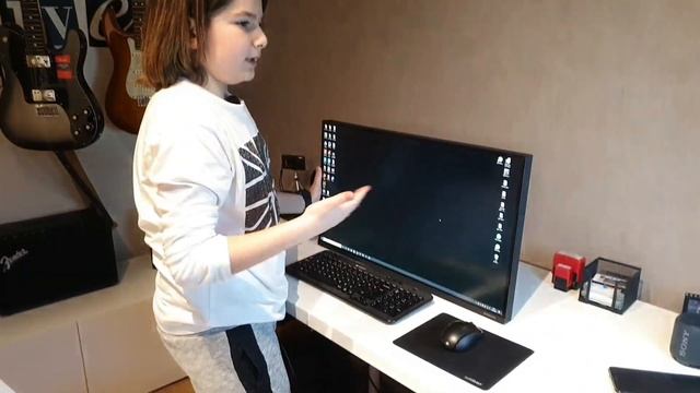 Samsung Space Monitor 27 inch 144HZ 2K QHD смотреть онлайн