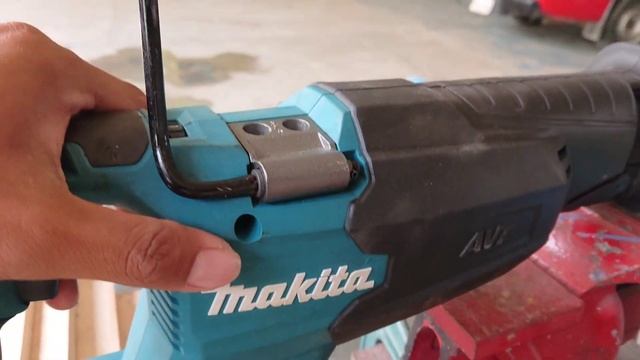 JR002G Makita XGT 40Vmax Brushless Reciprosaw смотреть онлайн