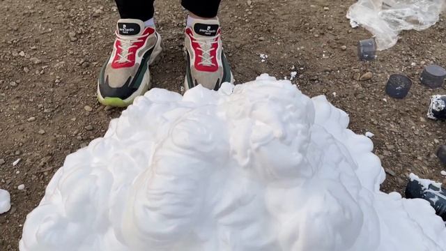 СКОЛЬКО ПЕНЫ в 50 БАЛЛОНАХ? смотреть онлайн