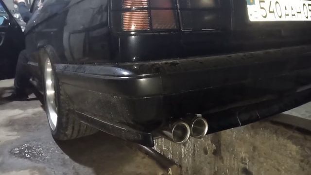 звук выхлопа BMW Е34 смотреть онлайн