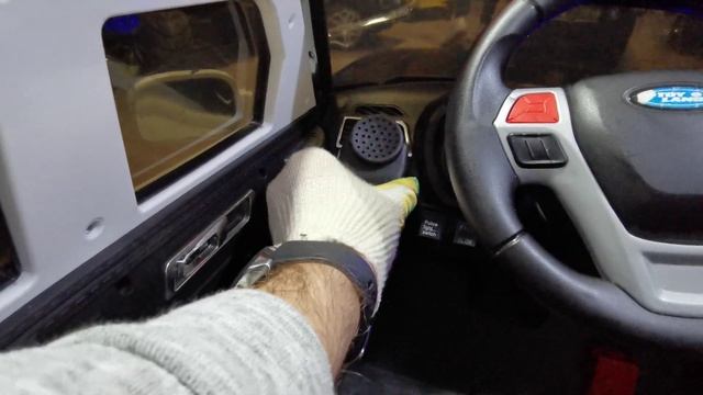 Детский электромобиль полиция ЛЕНД РОВЕР смотреть онлайн