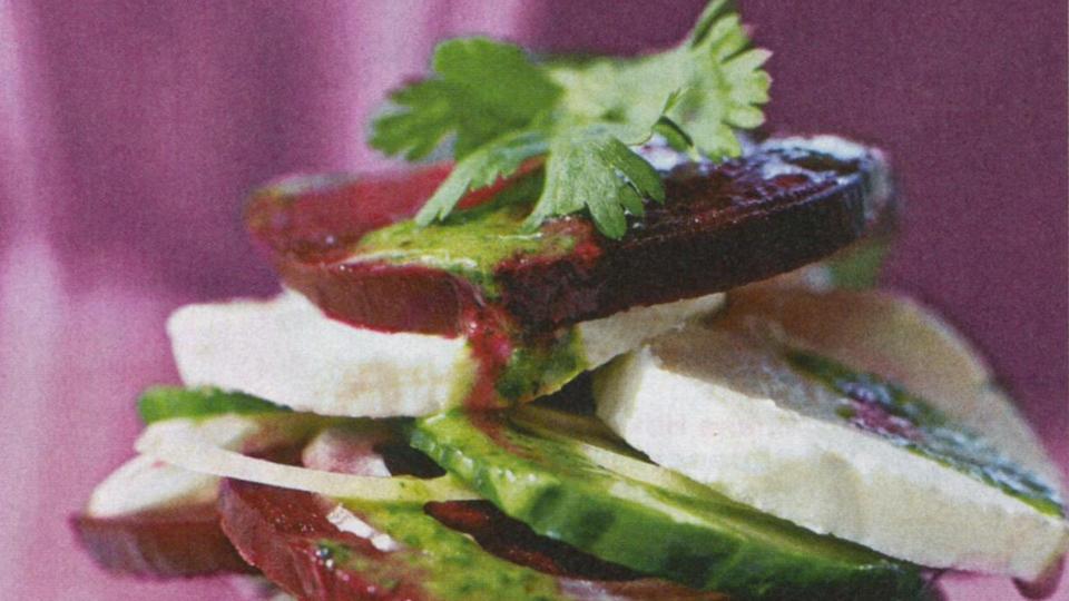 Свекольный салат с моцареллой.Для праздничного стола смотреть онлайн